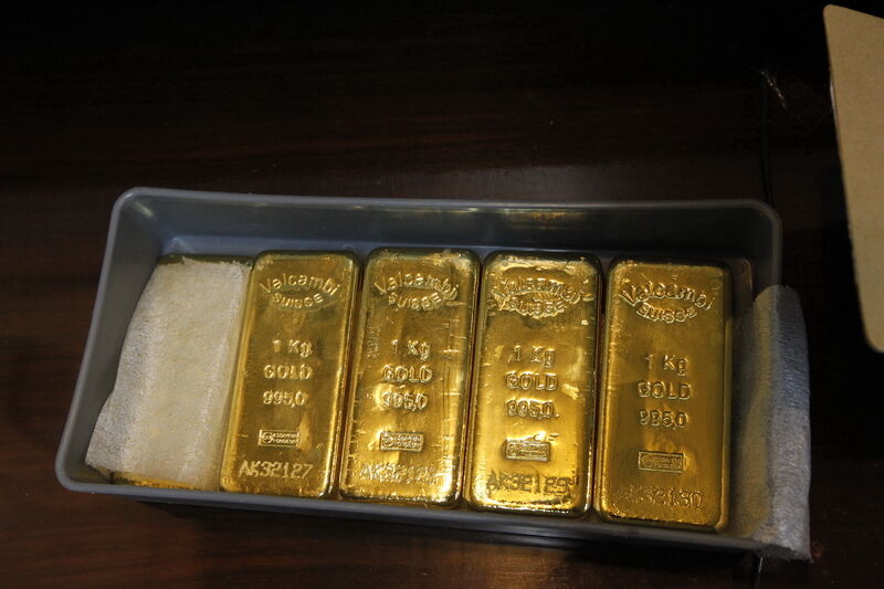 پانار | پارس ساختار | ۴ تن و ۱۰۴ کیلو گرم شمش طلا وارد کشور شد